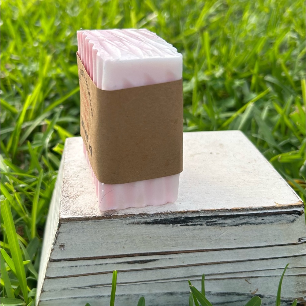 Handcrafted Pink Himalayan Sea Salt & Water Lily Shea Butter Soap - Picture 3 of 6